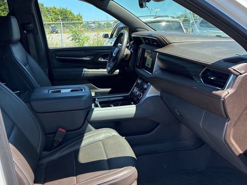 Used 2023 GMC Yukon XL Denali w/ Denali Reserve Package AWD/4WD image 25