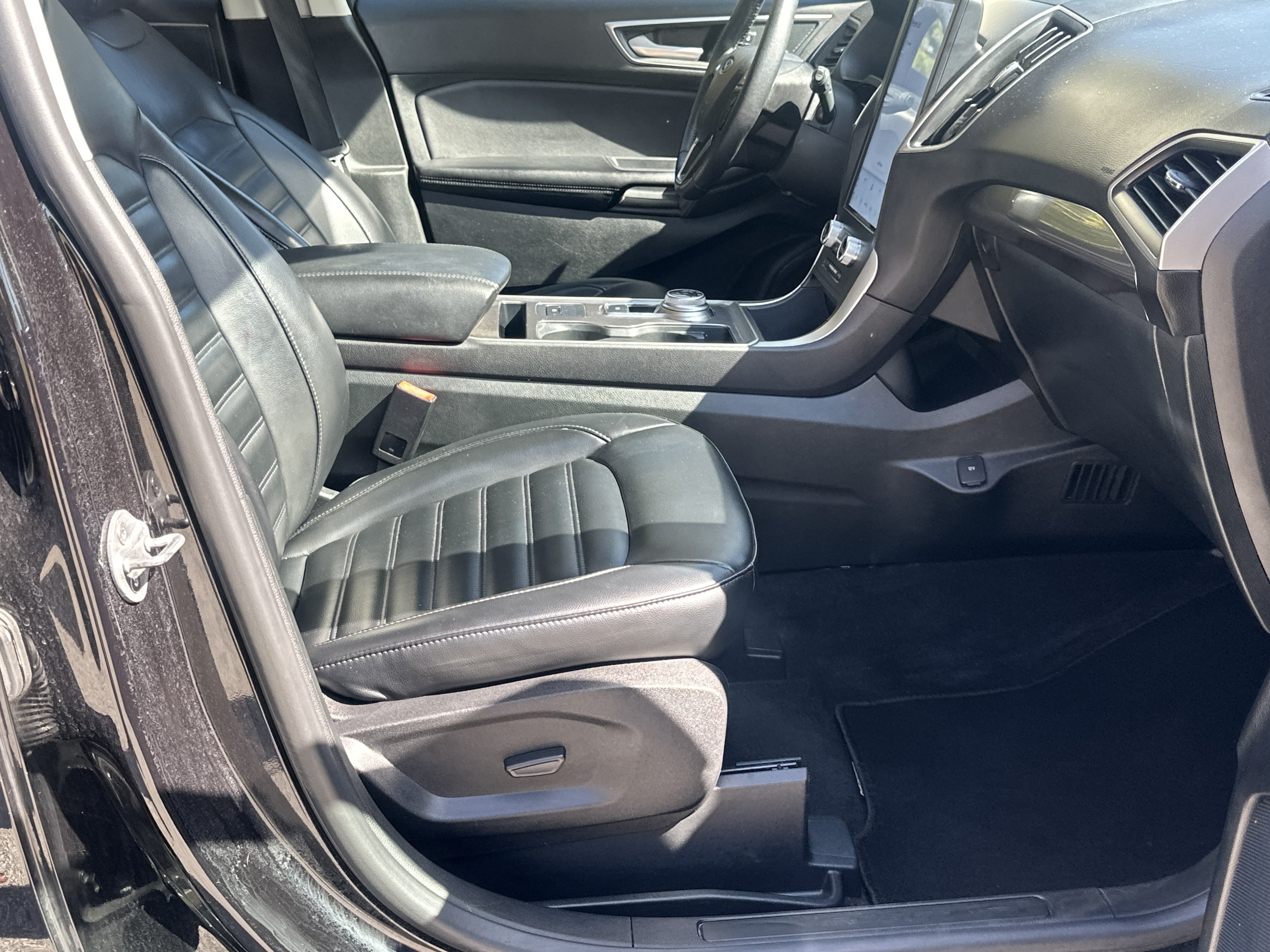 Used 2024 Ford Edge SEL AWD/4WD image 13