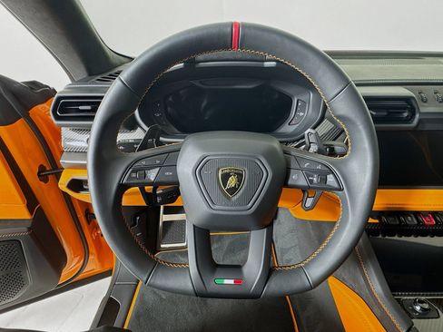 Used 2025 Lamborghini Urus SE AWD/4WD image 11