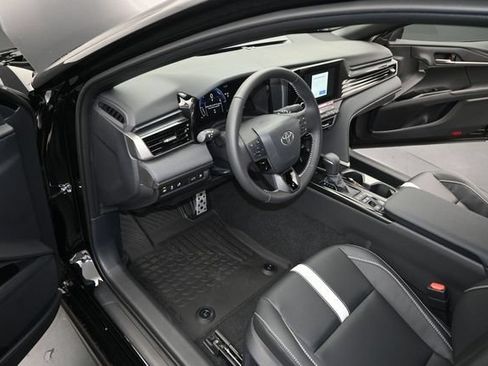 New 2026 Toyota Camry Hybrid FWD image 4