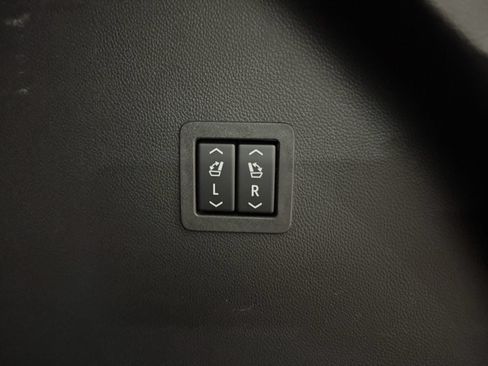 Used 2021 Buick Enclave Avenir w/ Avenir Technology Package FWD image 27