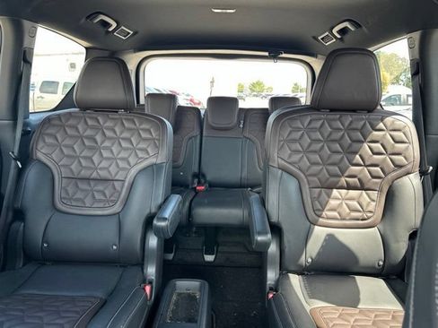 Used 2025 Nissan Armada Platinum w/ Convenience Package RWD image 34