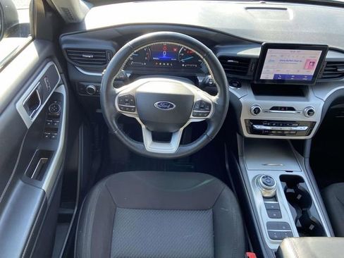 Used 2022 Ford Explorer XLT image 9