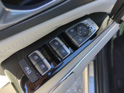 Used 2023 Kia Sorento SX image 19