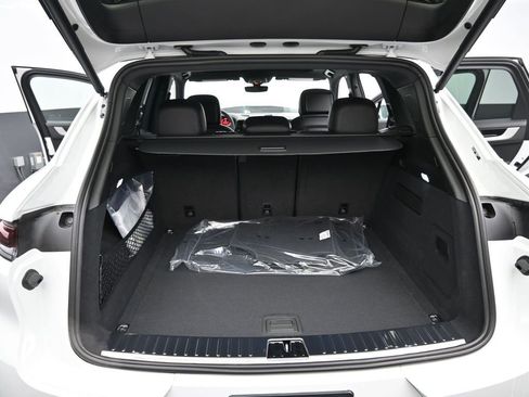 Certified 2025 Porsche Cayenne AWD/4WD image 24