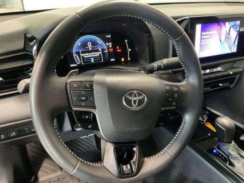 Used 2025 Toyota Camry SE w/ Convenience Package FWD image 22