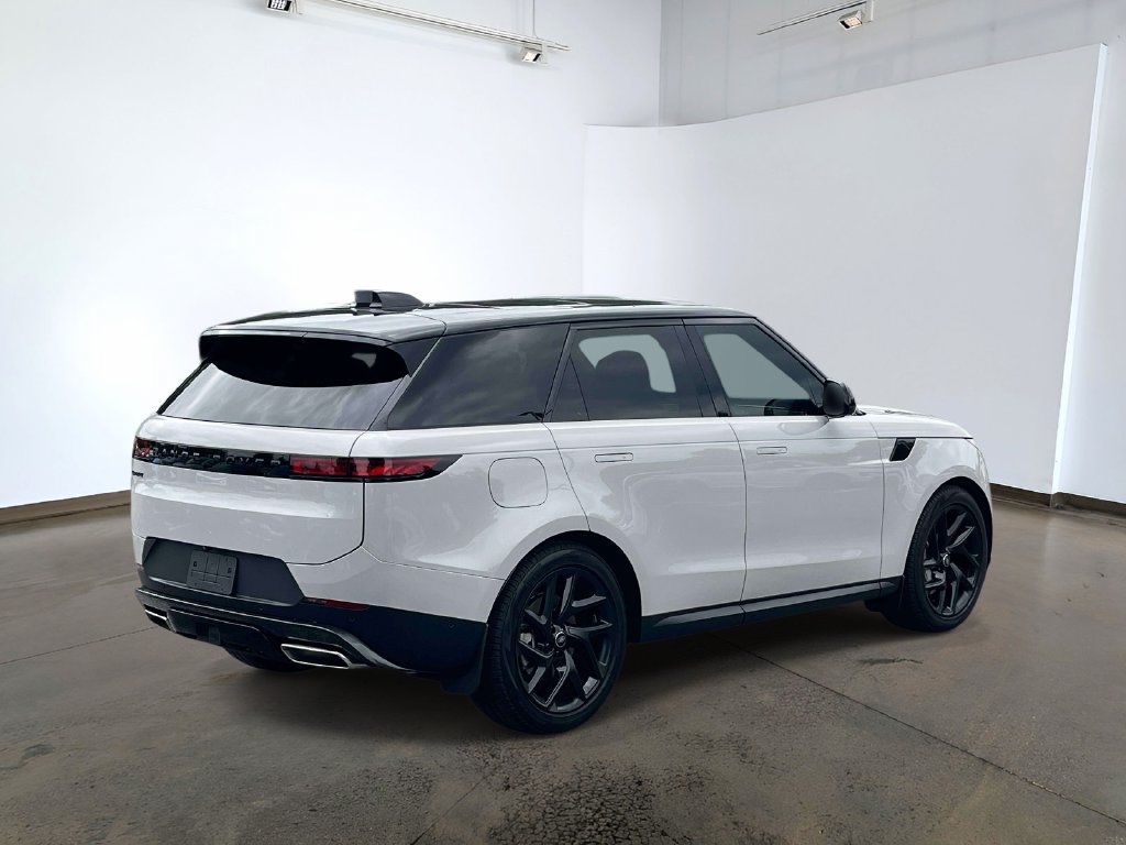 Used 2025 Land Rover Range Rover Sport SE AWD/4WD image 4