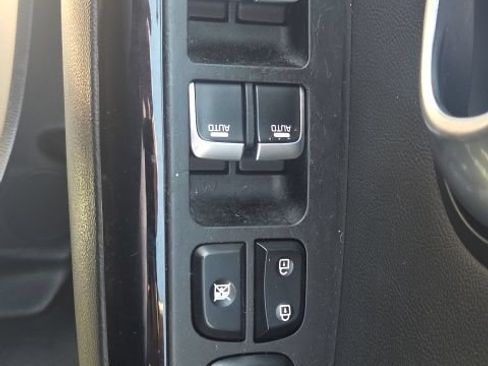 Used 2017 Kia Soul + w/ Audio Package FWD image 17