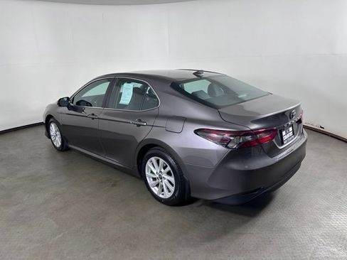 Used 2022 Toyota Camry LE FWD image 5