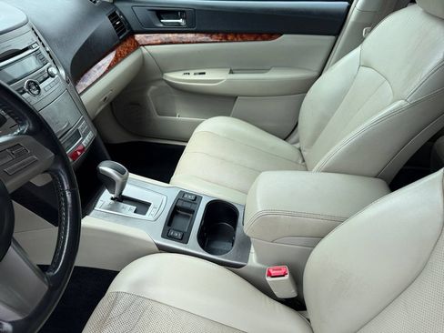 Used 2011 Subaru Outback 2.5i Limited AWD/4WD image 12