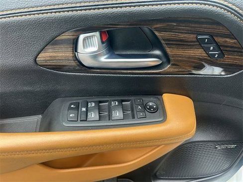 Used 2021 Chrysler Pacifica Pinnacle image 11