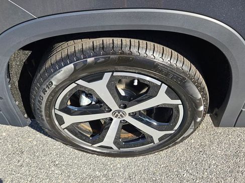 New 2026 Volkswagen Tiguan SE image 18