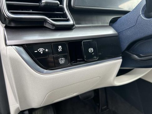 Certified 2025 Kia Sportage EX AWD/4WD image 18