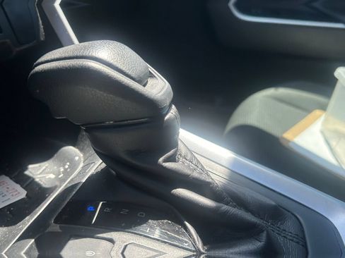 Used 2019 Toyota RAV4 LE FWD image 27