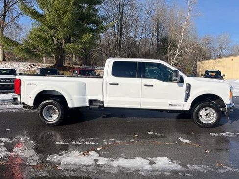 Used 2023 Ford F350 XLT image 4