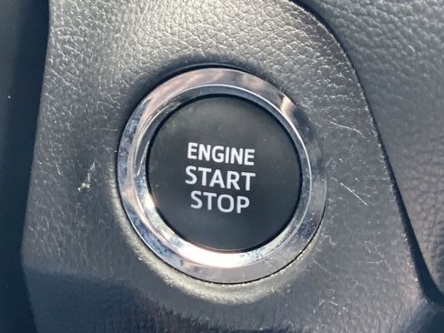 Used 2025 Toyota RAV4 XLE AWD/4WD image 37