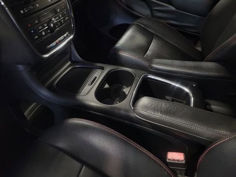 Used 2017 Dodge Grand Caravan GT FWD image 26