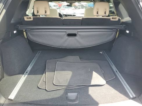 Used 2018 Cadillac XT5 Luxury w/ Driver Awareness Package AWD/4WD image 17