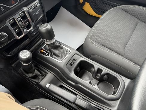 Used 2021 Jeep Wrangler Unlimited Sport image 23