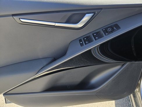 New 2025 Kia Niro EX image 10