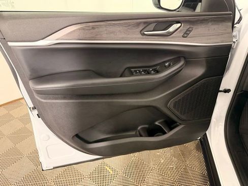 Certified 2024 Jeep Grand Cherokee L Limited image 14