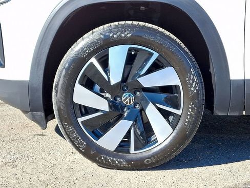 Used 2024 Volkswagen Atlas Cross Sport SE image 8