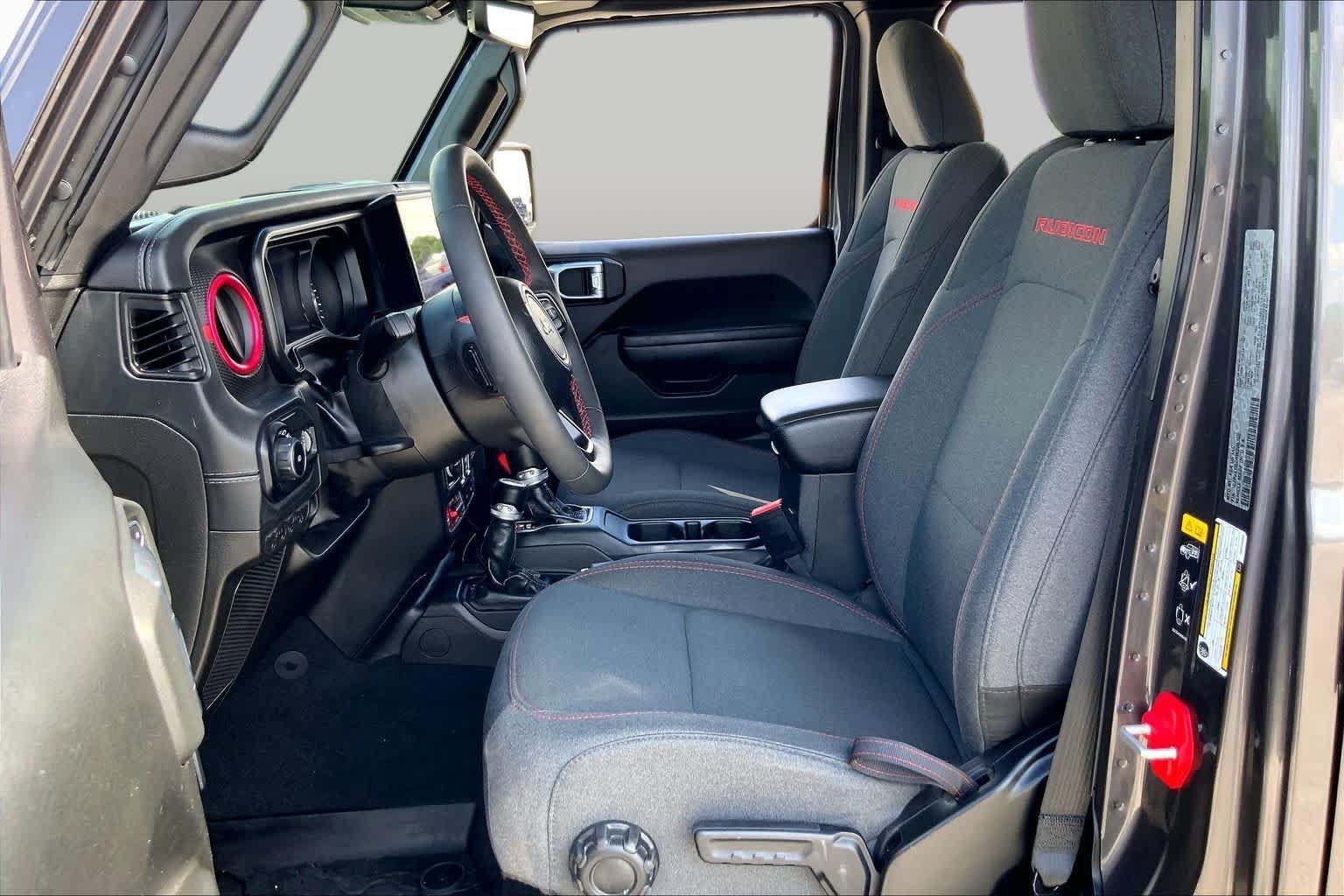 Used 2024 Jeep Wrangler Unlimited Rubicon w/ Technology Group AWD/4WD image 8
