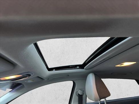 Used 2021 Hyundai Elantra Limited image 17