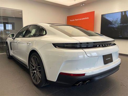 New 2026 Porsche Panamera 4 image 3