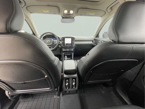 Used 2024 Volvo XC40 B5 Plus AWD/4WD image 16