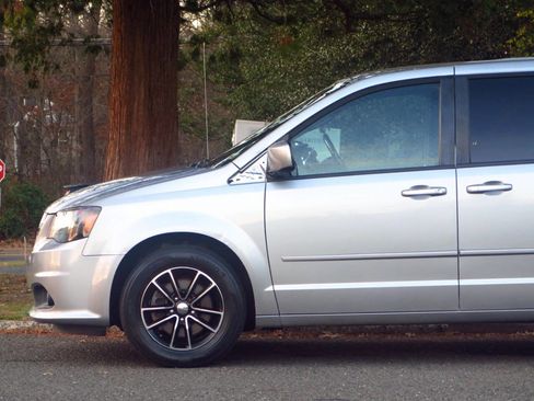 Used 2015 Dodge Grand Caravan R/T image 20