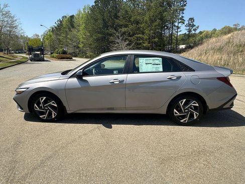 New 2025 Hyundai Elantra SEL image 2