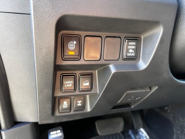 Used 2022 Nissan Frontier PRO-4X w/ Pro-4X Premium Package AWD/4WD image 26