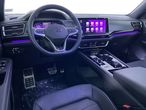 Used 2025 Volkswagen Atlas Cross Sport SEL R-Line image 2