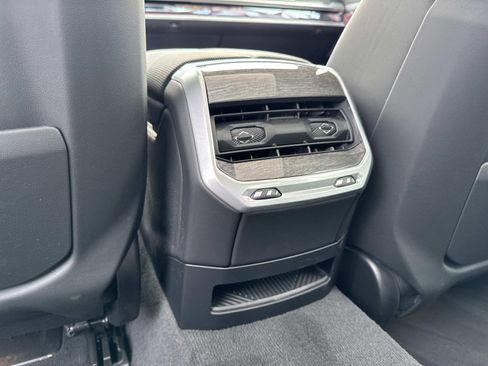 Certified 2023 BMW 760i xDrive w/ Luxury Rear Seating Package image 17