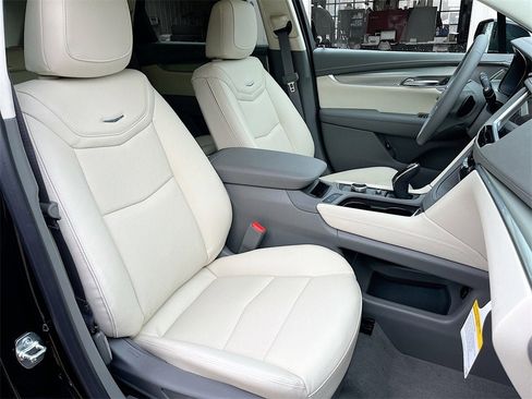 New 2025 Cadillac XT5 Premium Luxury image 30