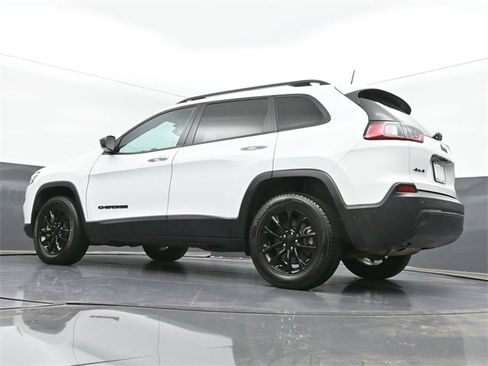 Used 2023 Jeep Cherokee Altitude Lux image 40