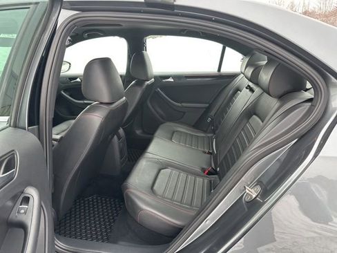 Used 2017 Volkswagen Jetta GLI image 17