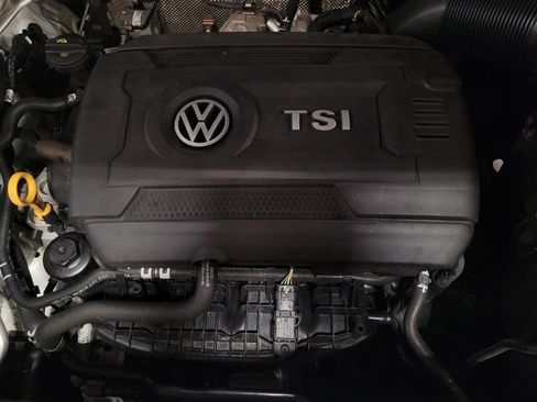 Used 2021 Volkswagen Atlas Cross Sport SE image 30