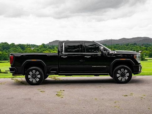 Used 2021 GMC Sierra 2500 Denali w/ Denali Black Diamond Edition AWD/4WD image 15