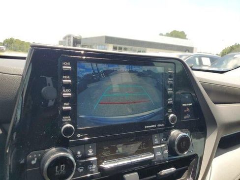Used 2022 Toyota Highlander XLE FWD image 29