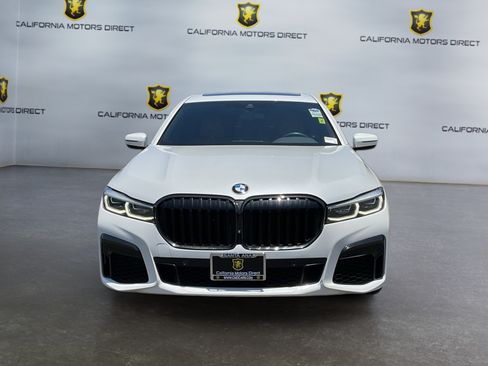 Used 2022 BMW 740i w/ M Sport Package RWD image 2