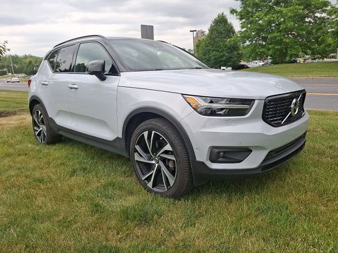 Used 2020 Volvo XC40 T5 R-Design w/ Protection Package AWD/4WD image 1