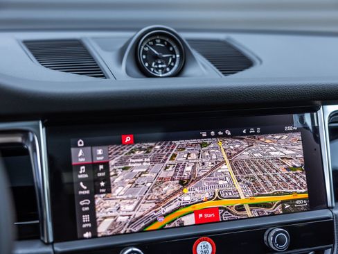 Certified 2026 Porsche Macan S AWD/4WD image 18