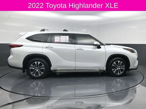 Used 2022 Toyota Highlander XLE image 4