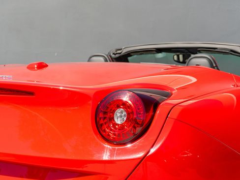 Used 2017 Ferrari California T RWD image 39