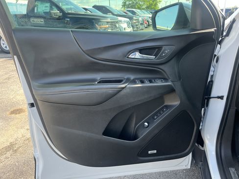 Used 2018 Chevrolet Equinox Premier FWD image 12