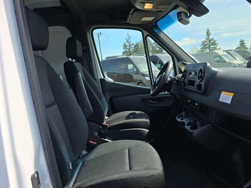 Used 2025 Mercedes-Benz Sprinter 2500 image 11