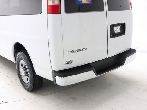 Used 2017 Chevrolet Express 3500 LT w/ LT Preferred Equipment Group image 10