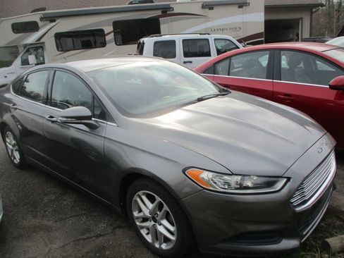 Used 2013 Ford Fusion SE image 1